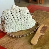 ราคา Seashell crochet clutch bag wood strap- กระเป๋าถือ รูปทรงเปลือกหอย สายลูกปัดไม้ (1732114457732941519)