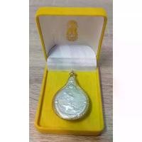 ราคา ไทยพุทธศาสนา พระปทม เหรียญมหาชนก (ขนาดใหญ่) เลี่ยมกรอบทอง (พร้อมกล่อง) meditation บุญลักษณะ (1732490394662045549)