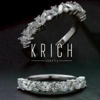 ราคา KRICH. แหวนเงิน 92.5 ฝังเพชรโมซาไนท์ ฝังเพชรมาคีสลับเพชรกลม ชุบทองคำขาว รุ่น Band 915 (1730344930172766996)