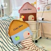 ราคา TikTok THAILAND, วานิช! ผ้าห่มผ้ากำมะหยี่ ทรงบ้าน หมอน 3-in-1 ของเล่นตุ๊กตาและโยนนุ่ม เหมาะสำหรับเด็ก ของขวัญตกแต่งห้องน่ารัก (1732255428003660826)
