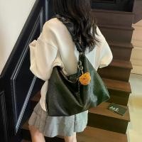 ราคา กระเป๋าสะพายไหล่, กระเป๋าสะพายข้างชาแนล, เสน่ห์ตุ๊กตาหมีอินเทรนด์, กระเป๋าฮอบโบ, ขายดีใน TikTok Shop Thailand, หลายสี (ดำ/น้ำตาล/แทน/เงิน/ขาว), ที่จับ Ruched, กว้าง, เหมาะสำหรับใ (1732504229304108625)