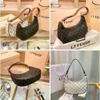 ราคา กระเป๋าสะพาย คล้องไหล่ ซีลีน (No Box) ทรงพอช มีบริการเก็บปลายทาง (1732176405876606927)