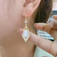 ราคา ต่างหูสำหรับผู้หญิง, หินตาแมว, การกระชับสัดส่วนใบหน้า, ต่างหูหล่นรูปเพชร, ขายร้อน, แฟชั่นไฮเอนด์, ต่างหูยาวหรูหรา jewelry mystery jar เครื่อง เจาะหู หู ear pit หู ear pit (1731409969793435541)