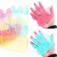 ราคา แปรงขนแมว Cats Dog Pet Bath Brush Shower Comb Hand Shape Massage Glove Cleaning Grooming Tool (พร้อมส่ง) 7.7 (1729873390792575690)