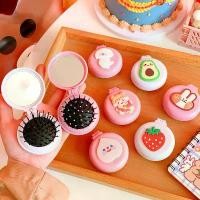 ราคา หวีกระจกพับแบบพกพา หวีกระจกแต่งหน้า ลายการ์ตูน น่ารักๆ พร้อมส่ง Folding Comb Airbag หวีพับพกพา หวีพับพร้อมกระจก (1729890320178645689)