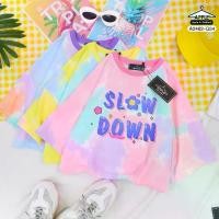 ราคา A2482 เสื้อครอป มัดย้อม ผ้าคอตตอน สกรีน slow down (1729597342220912734)