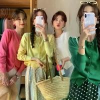 ราคา CHILI#เสื้อไหมพรมแฟชั่นแขนยาวปุ่มสีทองเล็ก ๆ เสื้อครอป สีเขียวสไตล์เกาหลีสไตล์เรียบง่ายและอ่อนโยนสีทึบรอบคอเสื้อคาร์ดิแกนถักผู้หญิงฤดูใบไม้ผลิ#X601 (1731416111769159864)