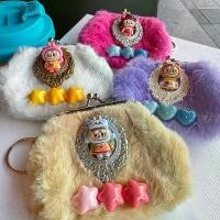 ราคา กระเป๋าใส่เหรียญมินิ ลาบูบู ดีไซน์ดั้งเดิม วัสดุผ้ากำมะหยี่ตกแต่ง หลากสี beach bag hobo bag กระเป๋า ทอรี่ baguette by labella กระเป๋า ผ้า ทอลาย ริ้ว ipad bag กระเป๋า ทร (1731665640208434519)