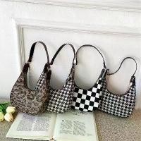 ราคา กระเป๋าสตรี, ลายเสือดาวใหม่, สไตล์เกาหลี, กระเป๋าสะพายข้าง Houndstooth Baguette, น้ำหนักเบา, กระเป๋าสะพายข้าง, กระเป๋าสะพายแฟชั่น, สำหรับผู้หญิง (1731789213778216171)