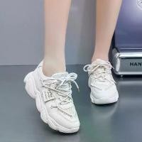 ราคา รองเท้าพ่อ, นิ้วเท้ากลม, ก้นหมุด, วัสดุ Pu, ส้นกลาง (3-5 ซม.), สายไขว้, ลูกไม้กลับโฟมยาง, รองเท้าลำลอง, รองเท้าผ้าใบ, สไตล์ Muffin รองเท้า ผ้าใบ เสริมส้น หญิง ผู้ นิ้ว (1731512794310871743)