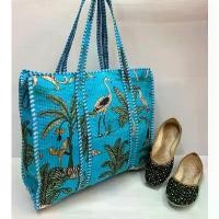 ราคา [พร้อมส่ง] กระเป๋าอินเดียนุ่มฟู ใบใหญ่มีซีป Indian Quilted Soft Tote Bag With Zip Timeless Wardrobe Staple คําแนะนําการขายที่ร้อนแรงในเดือนนี้ big sale lv never full (1732094457912984898)