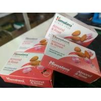 ราคา สบู่สูตรอัลมอนด์และกุหลาบเปอร์เซีย ช่วยให้ผิวนุ่มชุ่มชื่น สดชื่นและเรียบเนียน Himalaya Herbals Almond And Rose Soap 75g (1729648515514141266)