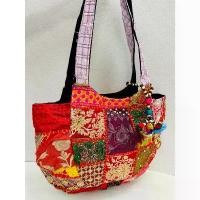 ราคา [พร้อมส่ง] กระเป๋าอินเดียลายปักทรงเกี้ยว Indian Embroidery Dumpling Bag คลังสินค้า (1731526111678793050)
