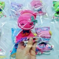 ราคา Handicraft shop ตุ๊กตาการบูรหอม คละสี ขนาด10ซม ดูดกลิ่นอับ กลิ่นสดชื่น สำหรับแขวนตู้เสื้อผ้า ห้องนอน ห้องน้ำ ในรถยนต์ ตุ๊กตาถุงเท้า ตุ๊กตาตกแต่ง ตุ๊กตาดับกลิ่น 1ตัวมีการบูร10กรัม (1729497539126135743)