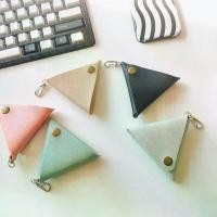 ราคา กระเป๋าใส่เหรียญทรงสามเหลี่ยม ดีไซน์ดั้งเดิม พร้อมกระเป๋าสตางค์ กุญแจ และอานิจ จี้ เครื่องประดับ กระเป๋าใส่บัตร เหมาะสำหรับตกแต่ง รุ่น 2025 กระเป๋า ใบ ยาว ซิป รอบ mini heart ipod (1732407221841134958)