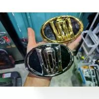 ราคา โลโก้มงกุฏ คราวน์ โตโยต้า สีเงิน / ทอง งานโลหะ ขนาด 12 * 8 CM CROWN logo Toyota emblem car accessories (1731486059660477454)