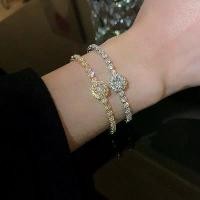 ราคา สร้อยข้อมือประกาย แฟชั่นใหม่อินเทรนด์ ดีไซน์เรียบง่าย ความรู้สึกระดับไฮเอนด์ กำไลข้อมือผู้หญิง hand crafted jewelry กํา ไล แขน พญาครุฑ accessories bracelet men กํา ไล ข้อ มือ พญาครุฑ (1732111315789121