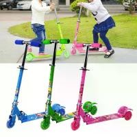 ราคา Scooter สกู๊ตเตอร์เด็ก ปรับความสูงได้ ล้อพับได้ ลายการ์ตูน สี ฟ้า แดง ชมพู เขียว คละลาย (1729610703040645752)