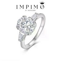 ราคา (Oval 3 CT/All Mo) แหวนฝังเพชรโมซาไนต์แท้จาก Impimo เม็ดชูทรงไข่ (Oval) 3 กะรัต ประดับบ่าด้วยเพชรโมซาไนต์ฝังอยู่บนตัวเรือนเงินแท้ 925 ชุบทอง 18K การันตีความแท้และคุณภาพระดับพรีเม (1731216634549994592)