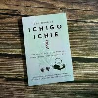 ราคา 【จัดส่งทันที】 The Book of ICHIGO ICHIE The Art of Making the Most of Every Moment, the Japanese Way IKIGAI author English Paperback (1732608128427329370)