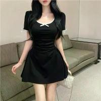 ราคา เดรสสีดำตัวเล็ก เดรสหน้าร้อนสั้น แขนสั้น สไตล์ฝรั่งเศส เรียบหรู เอวกระชับสัดส่วน มีโบว์หวาน ทรงสลิมฟิต เดรสทรงเอ ชุด มินิเดรส flower dress (1732375709705078033)