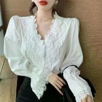 ราคา เสื้อเชิ้ต คอวี แต่งลูกไม้ ดีไซน์เฉพาะฝรั่งเศส สำหรับผู้หญิง แขนยาว สีขาว เสื้อเบลาส์ ฤดูใบไม้ผลิ 2025 มาใหม่ เสื้อสตรี (1732142356325303497)