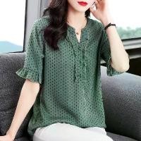 ราคา เสื้อชีฟองแขนสั้นลายจุดสำหรับผู้หญิง เสื้อคอวีพลัสไซส์ เสื้อเบลาส์ (1729600429346752623)