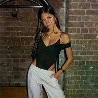 ราคา ผู้หญิง บอดี้สูท ไหล่เย็น สีพื้น แขนสั้น คอวี สามเหลี่ยม รอมเปอร์ เสื้อกล้าม (1732093075168396782)