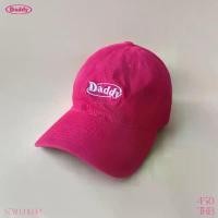 ราคา DADDY | Daddy Cap Magenta Red หมวกแก๊ป ปักลาย Daddy สีชมพูบานเย็น (1730933124767386088)
