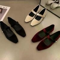 ราคา รองเท้าแมรี่เจน หนังกำมะหยี่ เรียบหรู หัวเข็มขัดมุก สำหรับผู้หญิง รองเท้าส้นเตี้ย บัลเล่ต์กำมะหยี่กระชับสัดส่วน เหมาะสำหรับงานปาร์ตี้ตอนเย็น ปั๊ม ส้นเตี้ย สีไวน์แดง (1731052110248119111)