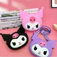 ราคา กระเป๋าสำหรับเด็ก ลายการ์ตูน Kuromi Sanrio น่ารัก สำหรับสาวน้อยและนักเรียน กระเป๋าใส่เหรียญ กระเป๋าสะพายข้าง ทำจากซิลิโคน กันน้ำ (1731543991490676547)