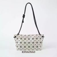 ราคา กระเป๋าสะพายข้าง สาวโฮมบอดี้ สไตล์ใหม่ กระเป๋าสะพายเพชรอยู่ใต้วงแขน กระเป๋าสะพายข้าง กระเป๋าเต้าหู้เมฆ กระเป๋าทรงเรขาคณิต ความจุมาก (1732341999986247105)