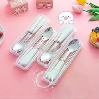 ราคา ชุดช้อนส้อมตะเกียบ 3 ชิ้น พร้อมกล่อง สแตนเลสแท้ ช้อนส้อม ช้อนเกาหลี ช้อนส้อมพกพา ช้อนส้อมสแตนเลส (1729572748002429747)