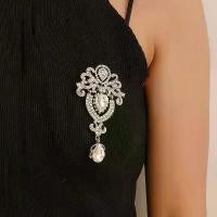 ราคา เข็มกลัด เรียบหรู สำหรับผู้ชายและผู้หญิง สินค้าใหม่ แฟชั่น ทำจากแก้วและผ้าไหม ดีไซน์มงกุฎหัวเข็มขัด เหมาะสำหรับเสื้อโค้ทคริสตัล ปลอกคอ Pin (1732266506641704867)