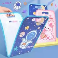 ราคา กระเป๋าเก็บกระดาษทดสอบแบบพกพา กราฟฟิตี้การ์ตูนน่ารัก ขนาด A4 ความจุมาก แบบพกพา เหมาะสำหรับนักเรียน แฟ้ม Q3-2025 (1732001902948287748)