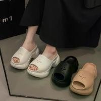 ราคา สไลด์ส้นสูง เรียบหรู สีพื้น ผู้หญิง สูง 6 ถึง 8 ซม. รองเท้า โซฟา บาร์บี้ ของ แท้ (1731857116076999924)