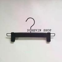 ราคา [COD] ไม้แขวนเสื้อ ไม้แขวนผ้า ไม้แขวนกางเกง,กระโปรง ไม้หนีบ ไม้แขวนหนีบ ไม้แขวน พลาสติก สีดำ/สีใส/สีขาว/สีชมพู 12ชิ้น/แพ็คNO19 (1732563745731020632)