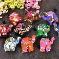 ราคา พวงกุญแจช้าง ลายดอกไม้ สไตล์ไทย พวงกุญแจ พวงกุญแจ จี้ห้อยกระเป๋า ของที่ระลึก เหมาะสำหรับวันหยุด วันเกิด ของขวัญเดินทาง (1732357854372464472)