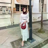 ราคา ชุดมุสลิมมาเลเซีย คอตั้ง ลูกไม้กลวงออก นัวเนียcovergirls.abaya.dress elegant Muslimah ชุดเดรสมินิกูรง ช ุ ด ร า ต ร ี อ ิ ส ล า ม ชุดนิกะห์มาเลเซีย ชุดรายอสีครีม ชุดใส่ไปคาเฟ่อิสลาม ชุดรายอ2024แบบใหม่