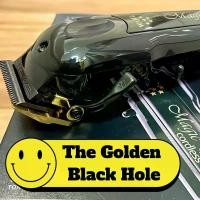ราคา Wahl black premium set the gold in the black hole เป็นอาวุธของช่างตัดผมที่มีความสามารถโดดเด่นในเรื่องการเฟดแต่จริงๆแล้วแค่เซตนี้ก็จบได้ทุกทรง กำลังลอกของมอเตอร์อยู่ที่ 6500 รอบต่อนาทีและ ไม่มีอะไรแตกต