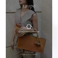 ราคา ส่งฟรี. Taupe.brand - Velvet Box Bag กระเป๋า Niche Minimalist กระเป๋าหนังกลับมีไซน์ มาพร้อมกับถุงผ้าแคนวาสด้านใน แบบมีเชือกรูด ขายทั้ง Set กระเป๋าพร้อม Charm สั่งผลิตของแบรนด์เท่านั้น (173224993116989