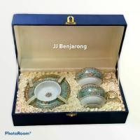 ราคา [พร้อมส่ง] ชุดกาแฟเบญจรงค์ espresso คู่ ในกล่องผ้าไหม (TWO cups and saucers for espresso in silk box) by JJ Benjarong (1732037849198857063)