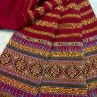 ราคา ซิ้นจกไหมแท้ จกด้วยขนเม่น ลายมนสิบหก ตัวซิ้นผ้าฝ้ายแท้ ทอมือ จากช่างฝีมือศรีสัชนาลัย สุโขทัย สวยงาม ปราณีต หรู งามแบบไทย คุณภาพดีมากๆ ยิ่งมองยิ่งสวยติดตาตรึงใจ (1730163817825536756)