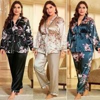 ราคา เสื้อคลุมอาบน้ำผู้หญิง ไซส์ใหญ่ สไตล์ยุโรปและอเมริกา เสื้อคลุมอาบน้ำผู้หญิง เสื้อคลุมแต่งตัวเซ็กซี่ ชุดเลานจ์ สามารถสวมใส่นอก ชุดนอนผ้าไหมน้ำแข็ง (1732100249459722532)