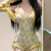 ราคา ชุดว่ายน้ำวันพีซ บราดันทรง พิมพ์ลายดอกไม้สีเหลือง แฟชั่นเกาหลีเซ็กซี่ สำหรับผู้หญิง ชุดทูพีซ พร้อมกระโปรงผูกและกางเกงกันแดด ชุดว่ายน้ำบิกินี่ Women เสื้อ (1731794184385301129)