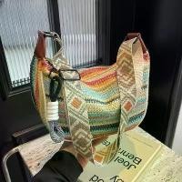 ราคา กระเป๋าทอสายรุ้ง, แฟชั่น, อเนกประสงค์, การออกแบบที่เรียบง่าย, สีตัดกัน, ความจุมาก, กระเป๋าสะพายไหล่, เหมาะสำหรับการเดินทางและการพกพา, เปิดตัวในปี 2025 (1731469435870872940)