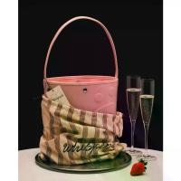 ราคา [COD] Rally The Bag Whisper (Valentine's Limited) - กระเป๋าหนังทรง Bucket ลายโลโก้ **รอบกด 4/2 รอของจากแบนด์ 5-7 วัน แท้ (1732106827133848176)