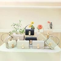 ราคา กระเป๋าสะพายข้างรุ่น KEEP PERRY รุ่นใหม่ เคลือบด้วยหนัง พร้อมน้ำยาดูแลรักษาหนัง รุ่นขายดี มีสีครบ [บริการหลังการขาย] กระเป๋า ปลา suede bag (1731303723853907465)