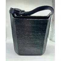 ราคา (Second - hand) Louis Vuitton Sac Seau Black Epi Leather Shoulder Bag (1731091919250623486)