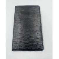 ราคา ( Second - hand ) LV Epi Bi Fold Long Wallet (1731101201881795582)